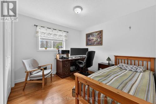 19 Trout Lane, Tiny, ON - Indoor Photo Showing Bedroom