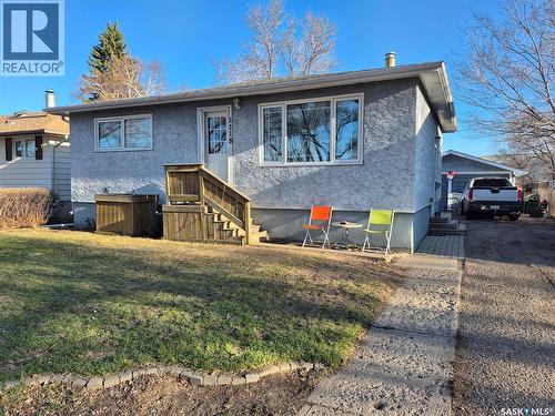 1118 Park Avenue, Weyburn, SK - Outdoor
