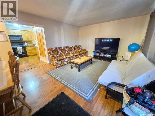 1118 Park Avenue, Weyburn, SK - Indoor Photo Showing Living Room