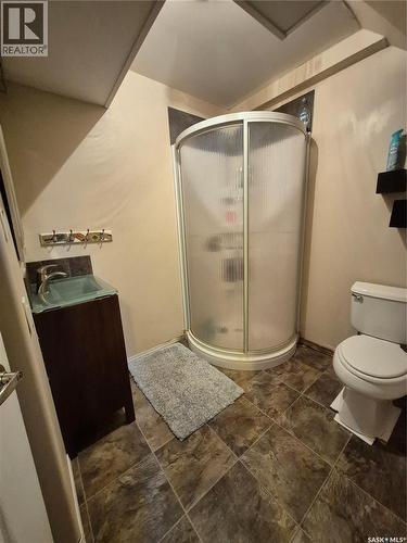 1118 Park Avenue, Weyburn, SK - Indoor Photo Showing Bathroom