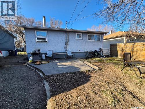 1118 Park Avenue, Weyburn, SK - Outdoor