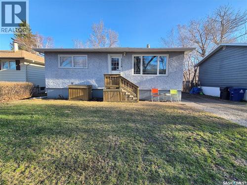 1118 Park Avenue, Weyburn, SK - Outdoor