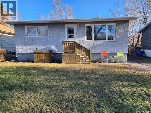 1118 Park Avenue, Weyburn, SK - Outdoor