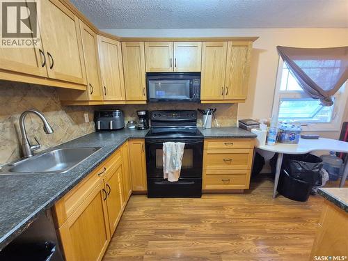 1118 Park Avenue, Weyburn, SK - Indoor Photo Showing Kitchen