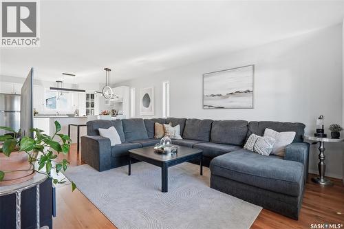 719 Rutherford Lane, Saskatoon, SK - Indoor Photo Showing Living Room