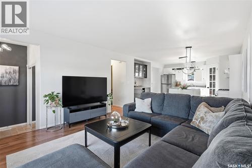 719 Rutherford Lane, Saskatoon, SK - Indoor Photo Showing Living Room