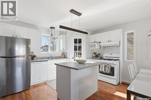 719 Rutherford Lane, Saskatoon, SK - Indoor Photo Showing Kitchen