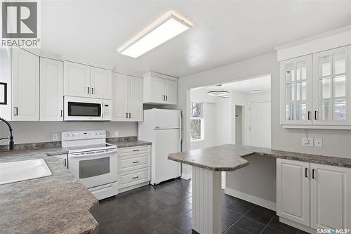 1604 Preston Avenue S, Saskatoon, SK - Indoor Photo Showing Kitchen With Double Sink