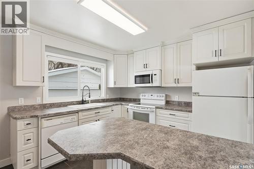 1604 Preston Avenue S, Saskatoon, SK - Indoor Photo Showing Kitchen