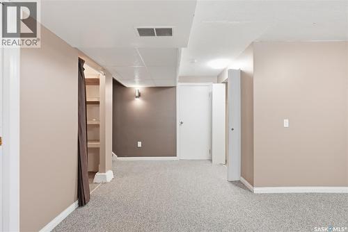 1604 Preston Avenue S, Saskatoon, SK - Indoor