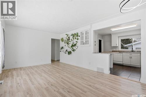 1604 Preston Avenue S, Saskatoon, SK - Indoor