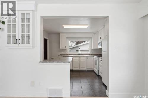1604 Preston Avenue S, Saskatoon, SK - Indoor Photo Showing Kitchen
