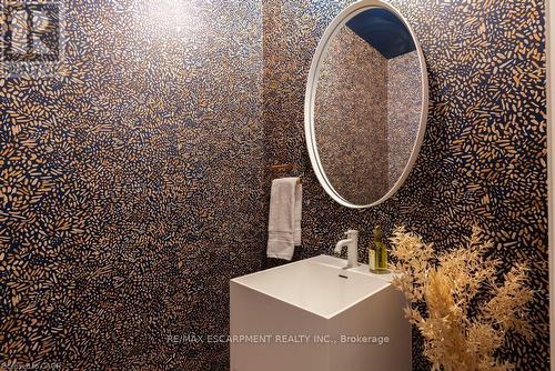 1422 Ghent Avenue E, Burlington, ON - 