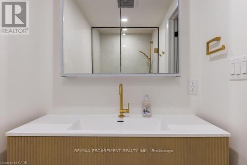1422 Ghent Avenue E, Burlington, ON - Indoor Photo Showing Other Room