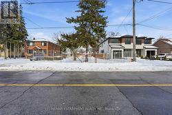 19 BROADVIEW AVENUE  Mississauga, ON L5H 2S8