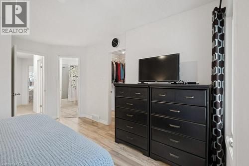 189 Shadow Wood Court, Waterloo, ON - Indoor Photo Showing Bedroom