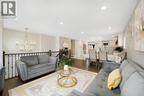 4205 Barton Crescent, Windsor, ON - Indoor Photo Showing Living Room