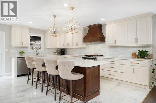 4205 Barton Crescent, Windsor, ON - Indoor Photo Showing Kitchen With Upgraded Kitchen