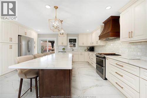 4205 Barton Crescent, Windsor, ON - Indoor Photo Showing Kitchen With Upgraded Kitchen