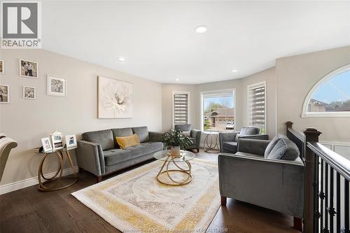 4205 Barton Crescent, Windsor, ON - Indoor Photo Showing Living Room