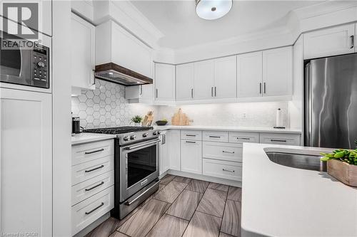 635 Saginaw Parkway Unit# 47, Cambridge, ON - Indoor Photo Showing Kitchen With Upgraded Kitchen