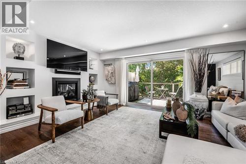 635 Saginaw Parkway Unit# 47, Cambridge, ON - Indoor Photo Showing Living Room With Fireplace