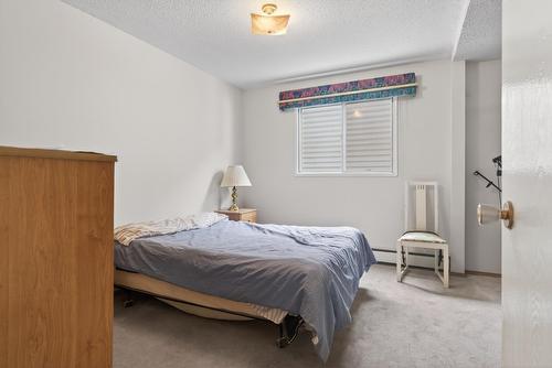 9732  75 Ave Nw, Edmonton, AB - Indoor Photo Showing Bedroom