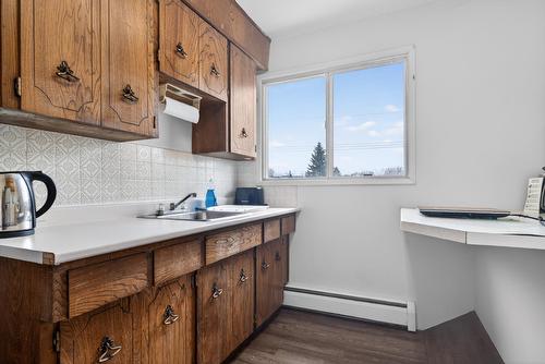 9732  75 Ave Nw, Edmonton, AB - Indoor Photo Showing Kitchen