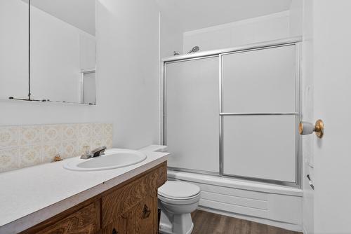 9732  75 Ave Nw, Edmonton, AB - Indoor Photo Showing Bathroom