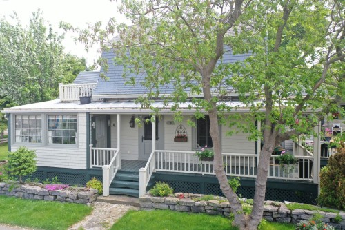 Façade - 9 Av. Chassé, Kamouraska, QC - Outdoor With Deck Patio Veranda