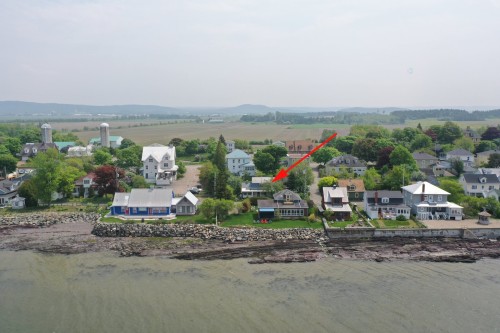 Bord de l'eau - 9 Av. Chassé, Kamouraska, QC - Outdoor With View