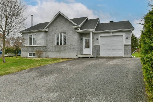2520 Place Juillet  L'Assomption, QC J5W 0B8