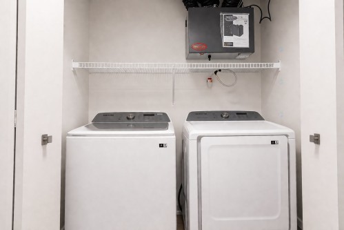 Salle de lavage - 4-6100 Rue De Champagnier, Brossard, QC - Indoor Photo Showing Laundry Room