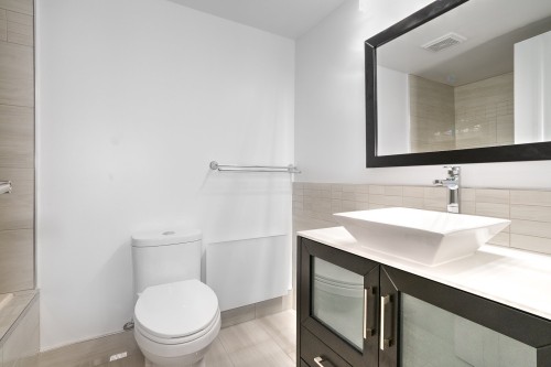 Bathroom - 104-1360 Rue St-Jacques, Montréal (Ville-Marie), QC - Indoor Photo Showing Bathroom