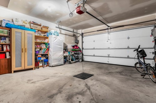 Garage - 167 Rue De Cherbourg, Candiac, QC - Indoor Photo Showing Garage