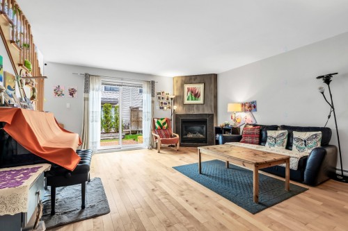 Salon - 167 Rue De Cherbourg, Candiac, QC - Indoor Photo Showing Living Room With Fireplace