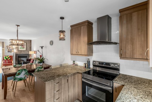 Cuisine - 167 Rue De Cherbourg, Candiac, QC - Indoor Photo Showing Kitchen With Fireplace