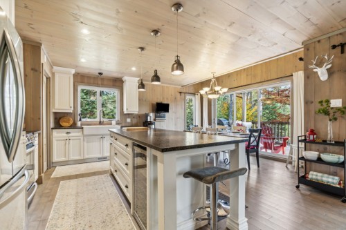 Kitchen - 12 Imp. Du Chardonnet, Lac-Supérieur, QC - Indoor Photo Showing Kitchen With Upgraded Kitchen