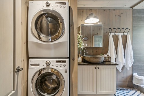Bathroom - 12 Imp. Du Chardonnet, Lac-Supérieur, QC - Indoor Photo Showing Laundry Room