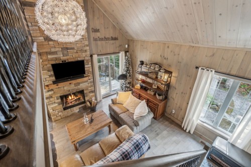 Overall view - 12 Imp. Du Chardonnet, Lac-Supérieur, QC - Indoor Photo Showing Living Room With Fireplace