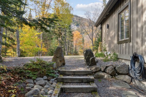 Courtyard - 12 Imp. Du Chardonnet, Lac-Supérieur, QC - Outdoor
