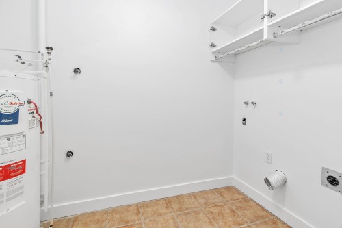 Salle de lavage - 116  - 118 Mtée Gagnon, Bois-Des-Filion, QC - Indoor