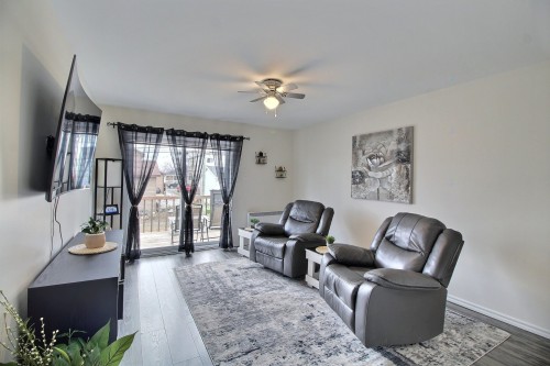 Salon - 441 4E Avenue, Malartic, QC - Indoor Photo Showing Living Room