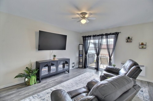 Salon - 441 4E Avenue, Malartic, QC - Indoor Photo Showing Living Room