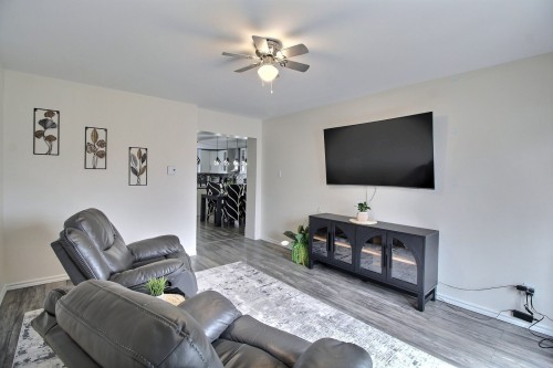 Vue d'ensemble - 441 4E Avenue, Malartic, QC - Indoor Photo Showing Living Room