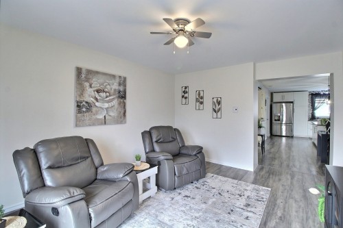 Vue d'ensemble - 441 4E Avenue, Malartic, QC - Indoor Photo Showing Living Room