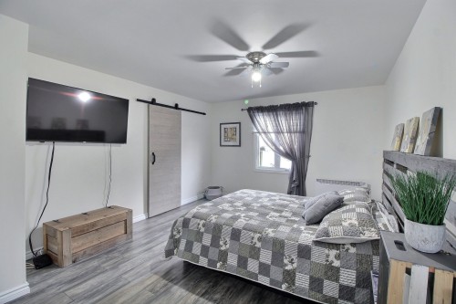 Chambre à coucher principale - 441 4E Avenue, Malartic, QC - Indoor Photo Showing Bedroom