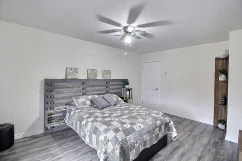 Chambre à coucher principale - 441 4E Avenue, Malartic, QC - Indoor Photo Showing Bedroom