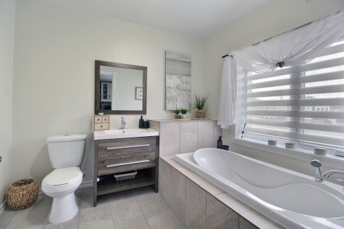 Salle de bains - 441 4E Avenue, Malartic, QC - Indoor Photo Showing Bathroom