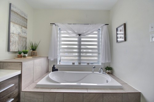 Salle de bains - 441 4E Avenue, Malartic, QC - Indoor Photo Showing Bathroom